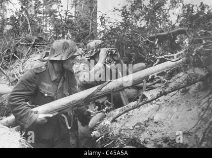 I soldati tedeschi durante i combattimenti nel settore settentrionale del fronte orientale, 1944 Foto Stock