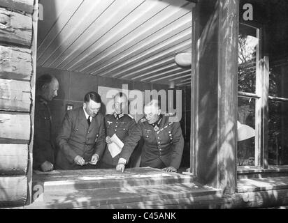 Alfred Jodl, Adolf Hitler und Wilhelm Keitel presso la tavola della mappa, 1940 Foto Stock