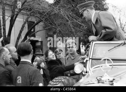 Adolf Hitler parla con gli austriaci durante la sua visita a Vienna, 1938 Foto Stock