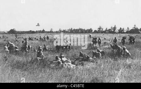 Lo sbarco dei corpi di SMS "Koenigsberg' durante la Prima Guerra Mondiale i Foto Stock