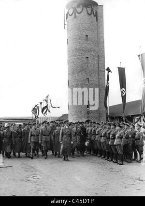 Hitler, Ley Axmann e Rosenberg all inaugurazione del Castello Croessinsee, 1936 Foto Stock