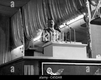 Hitler durante un discorso al congresso del partito nel 1938 Foto Stock