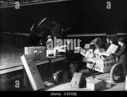 Airmail pilota prima del decollo, 1928 Foto Stock