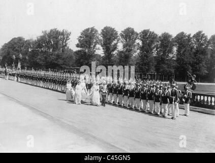 Victoria Princess Margarete della Prussia con il Kaiser Guglielmo II, 1913 Foto Stock