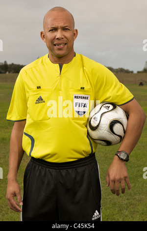 Ritratto di Jerome Damon, FIFA 2010 arbitro, Cape Town, aprile 2010. Foto Stock