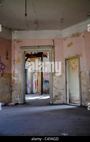 Dettaglio di una vecchia casa in rovina Foto Stock