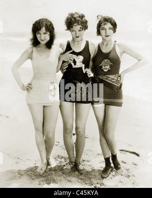 Doris Hill, Myrna Loy e Jane Winton in costume da 1926 Foto Stock