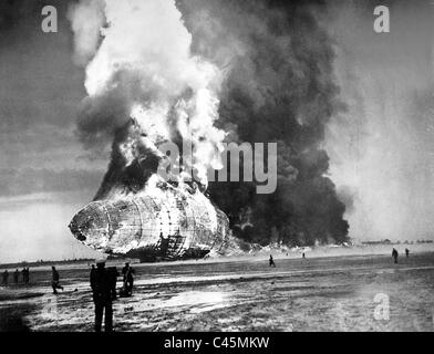 La Catastrofe del dirigibile Zeppelin 'Hindenburg' (LZ 129) in Lakehurst, 1937 Foto Stock