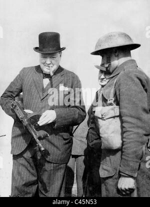 Winston Churchill ispeziona la guardia costiera, 1940 Foto Stock