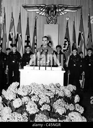 Rudolf Hess durante un discorso in occasione del compleanno di Adolf Hitler a Berlino, 1940 Foto Stock