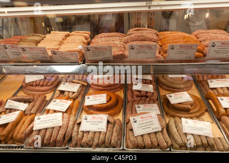 Macelleria stallo in Reading Terminal Market, Philadelphia, Pennsylvania, STATI UNITI D'AMERICA Foto Stock