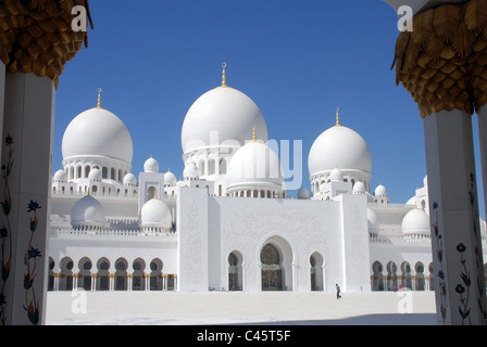 Entrata alla Moschea Sheikh Zayed abu dhabi Foto Stock