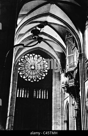 Rosone e l'organo Silbermann nella cattedrale di Strasburgo, 1943 Foto Stock