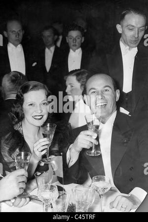 Martha Eggerth e Jan Kiepura ad una sfera di media a Berlino, 1936 Foto Stock