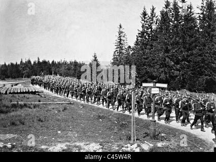 La fanteria tedesca sulle manovre, 1899 Foto Stock