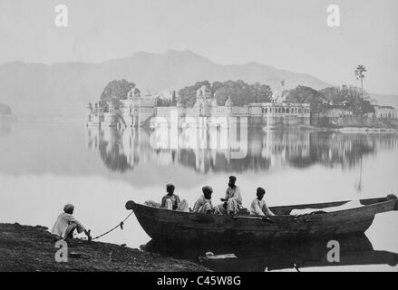 Palazzo nel lago di Udaipur Foto Stock