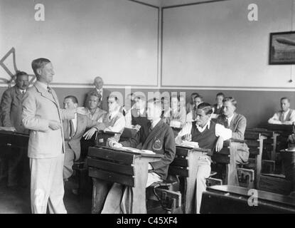 Insegnante di inglese incarica il tedesco studenti di scambio, 1934 Foto Stock