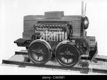 La prima locomotiva elettrica, 1879 Foto Stock