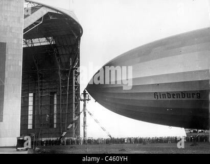 Il dirigibile LZ 129 'Hindenburg' sul dirigibile porto di Francoforte sul Meno, 1936 Foto Stock