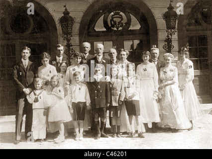 Re Gustavo V di Svezia con la sua famiglia Foto Stock