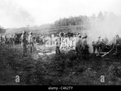 Artiglieria tedesca in posizione di tiro nella Prussia orientale, 1914 Foto Stock