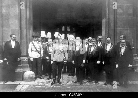 Re Friedrich August III di Sassonia di fronte al municipio di Vienna, 1910 Foto Stock