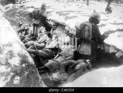 Truppe tedesche in trincee durante l inverno combattere nella Prussia orientale, 1914/15 Foto Stock