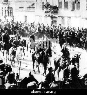 Il principe ereditario di Grecia entrando Janina, 1912 Foto Stock