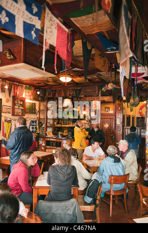 Interno, Peter's Cafe Sport, Horta, Faial, Azzorre : leggendario trans-atlantico marinai Watering Hole Foto Stock