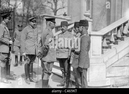 Il principe ereditario Rupprecht di Baviera, in conversazione con i funzionari turchi, 1917 Foto Stock