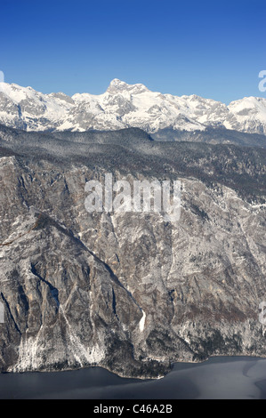 Vista del monte Triglav e il lago di Bohinj dal Vogel centro sci di fondo nel Parco Nazionale del Triglav di Slovenia Foto Stock