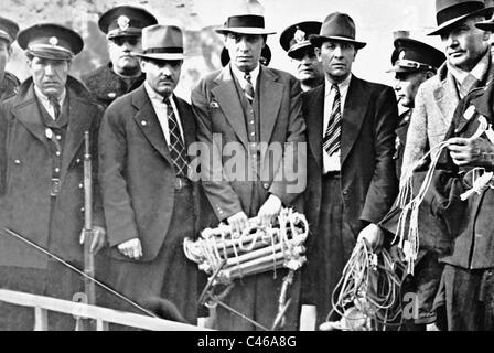 Poliziotti dopo il tentato omicidio di Leon Trotsky, 1940 Foto Stock