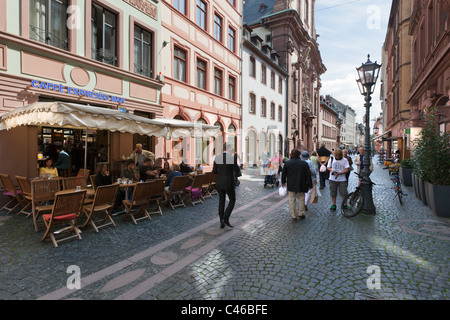 Le strette strade di Magonza's Altstadt (Città Vecchia). Foto Stock