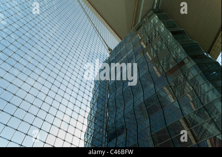 Nuovo Poly Plaza, il più grande del mondo di facciata di vetro, dai grattacieli Skidmore Owings & Merrill, 2007, Dongcheng District, Pechino, Cina, Asia. Foto Stock