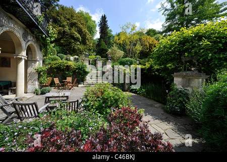 Iford Manor & Gardens, Bradford-on-Avon, Wiltshire. Premiato di grado I giardino all'italiana. Foto Stock