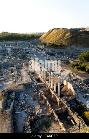 Fotografia aerea delle rovine della città romana di Beit Shean nella valle del Giordano Foto Stock