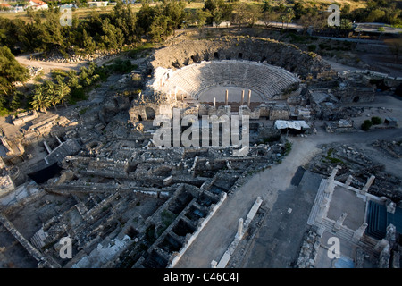 Fotografia aerea delle rovine della città romana di Beit Shean nella valle del Giordano Foto Stock