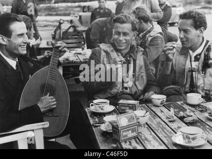 La seconda guerra mondiale: Intrattenimento di truppe alla Wehrmacht tedesca Foto Stock