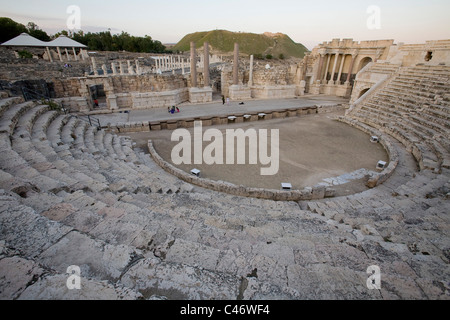 Fotografia delle rovine della città romana di Beit Shean nella valle del Giordano Foto Stock