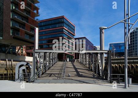 Sandtorhafen, Hafencity di Amburgo e i dettagli tecnici del mobile di pontili, pontoon Foto Stock
