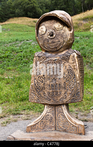 Statue internazionale nell'illustrazione Jordino famiglia presenta in un campo a Llorts Ruta del Ferro Andorra Foto Stock