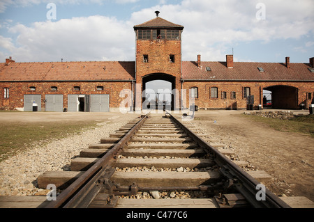 Il famigerato entrata di Auschwitz-Birkenau Foto Stock