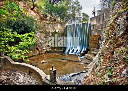 Epta Piges (significa "anche molle"), un posto davvero bello in Rhodes Island, dove tra gli altri è possibile vedere una piccola diga. Foto Stock