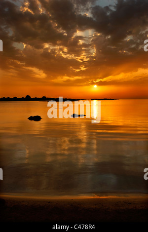 Tramonto a Elafonissos (o 'Elafonissi') spiaggia, prefettura di Chania, Creta, Grecia Foto Stock