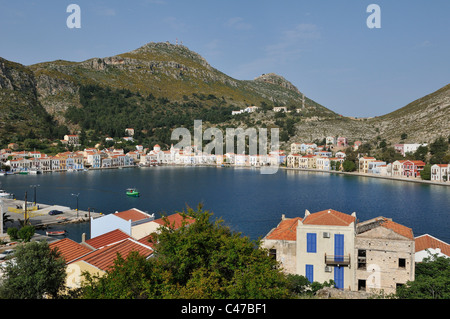 Vista del porto di La piccola isola di Kastellorizo, isole Dodecanesi, Grecia. Foto Stock