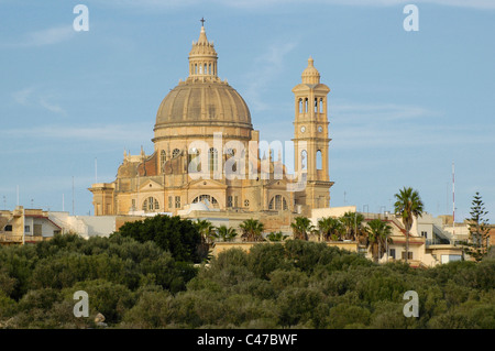 La Chiesa cattolica romana di San Giovanni Battista, comunemente conosciuta come la rotonda di Xewkija o Xewkija Rotunda a Gozo, l'isola sorella di Malta Foto Stock