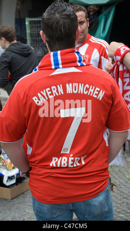 Il Bayern Monaco di Baviera tifoso indossando Frank Ribéry numero sette camicia, Monaco di Baviera, Germania Foto Stock