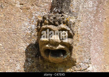 Gargoyle su la Chiesa di Sant'Andrea Naunton, Gloucestershire, England, Regno Unito Foto Stock