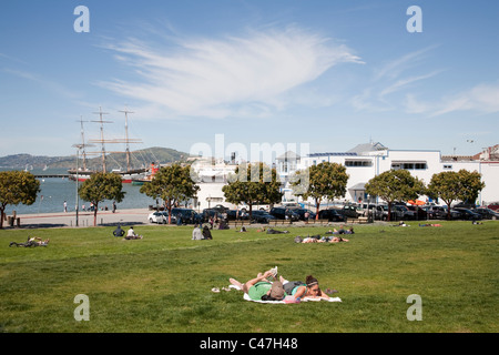 Vista verso il Pontile del Pescatore e la baia di San Francisco Maritime National Historical Park Foto Stock