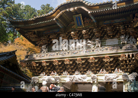 Yomei-mon, un tesoro nazionale e il cancello principale in corrispondenza di Tosho-gu il Sacrario, Nikko, Prefettura di Tochigi, Giappone. Foto Stock